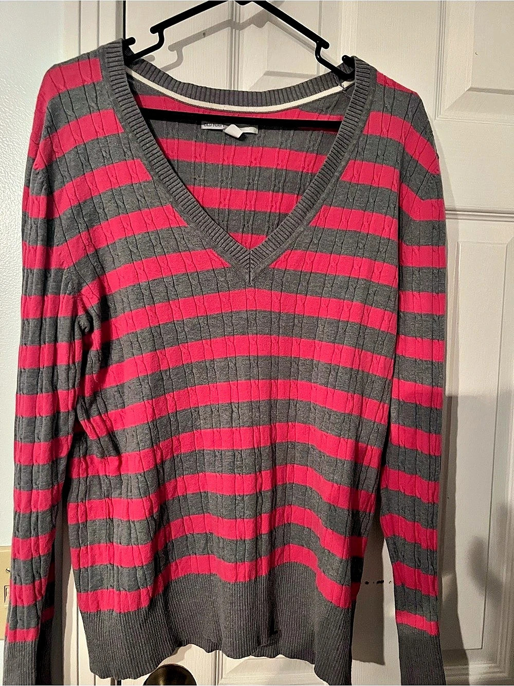 Old Navy Striped V-Neck Sweater in Gray & Pink Size Medium